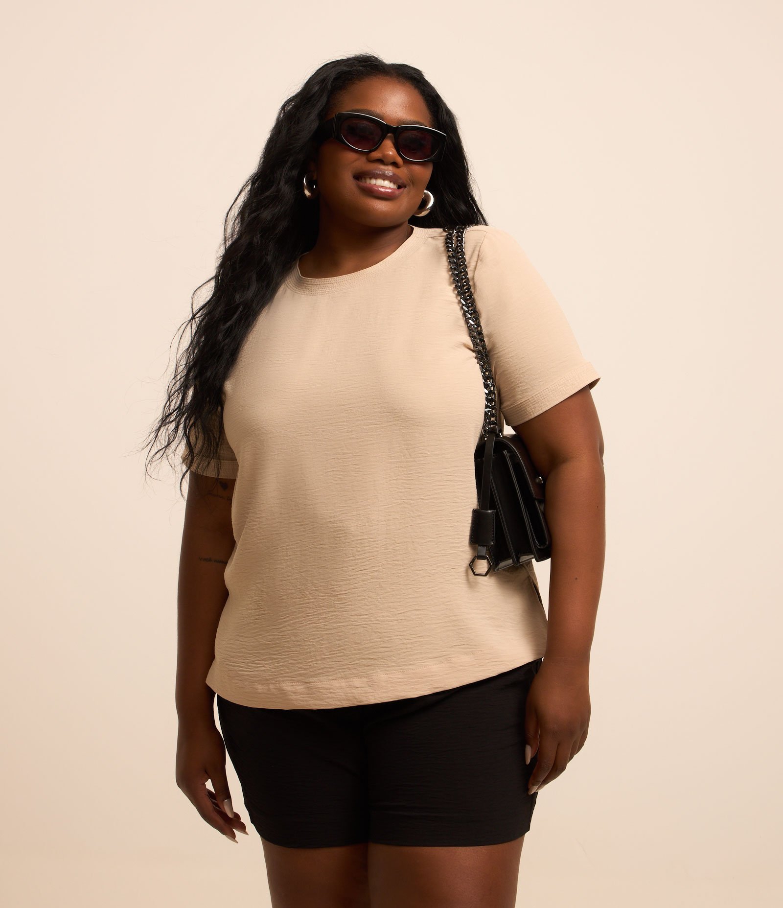 Blusa com Detalhe de Gota e Botão nas Costas Curve & Plus Size Bege 1