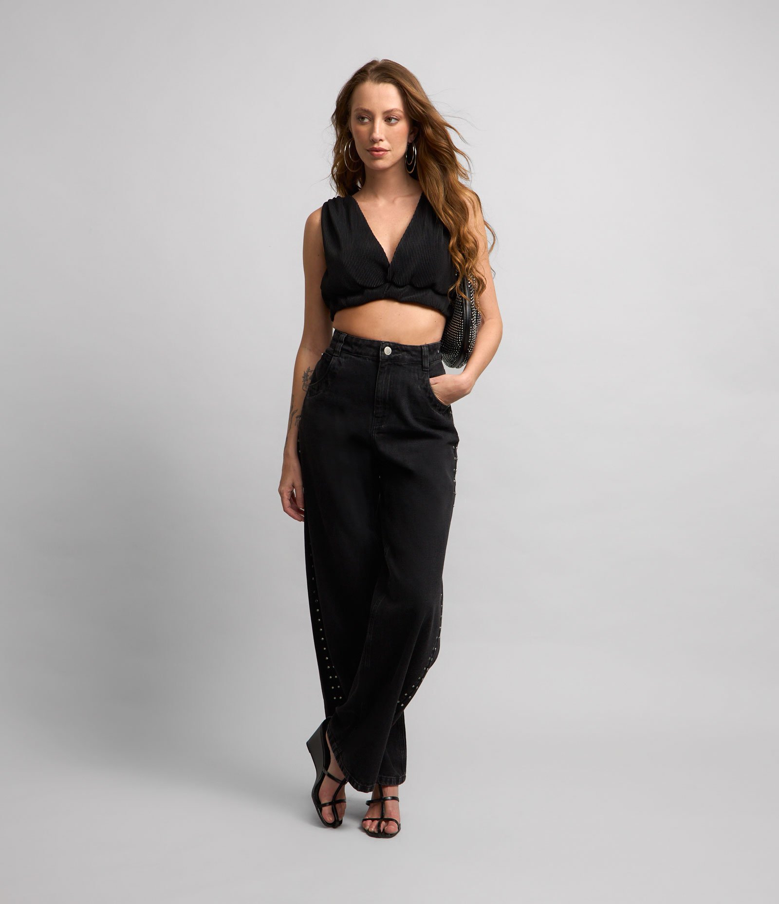 Blusa Cropped com Alças Largas e Elástico na Cintura Preto 2