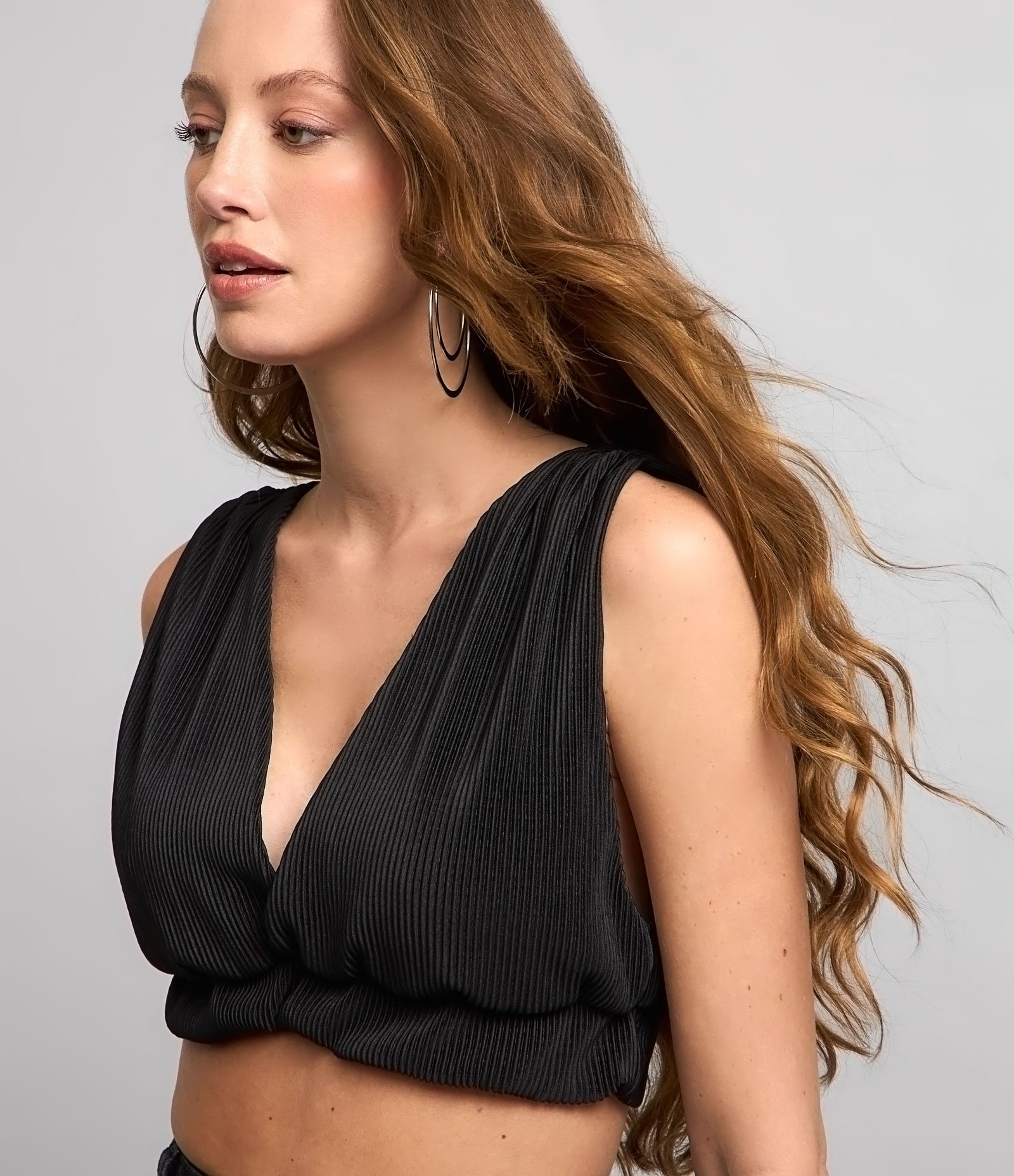 Blusa Cropped com Alças Largas e Elástico na Cintura Preto 3