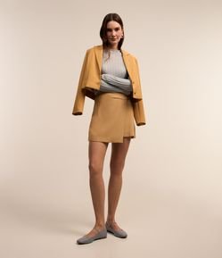 Short Saia em Alfaiataria Fivela na Lateral