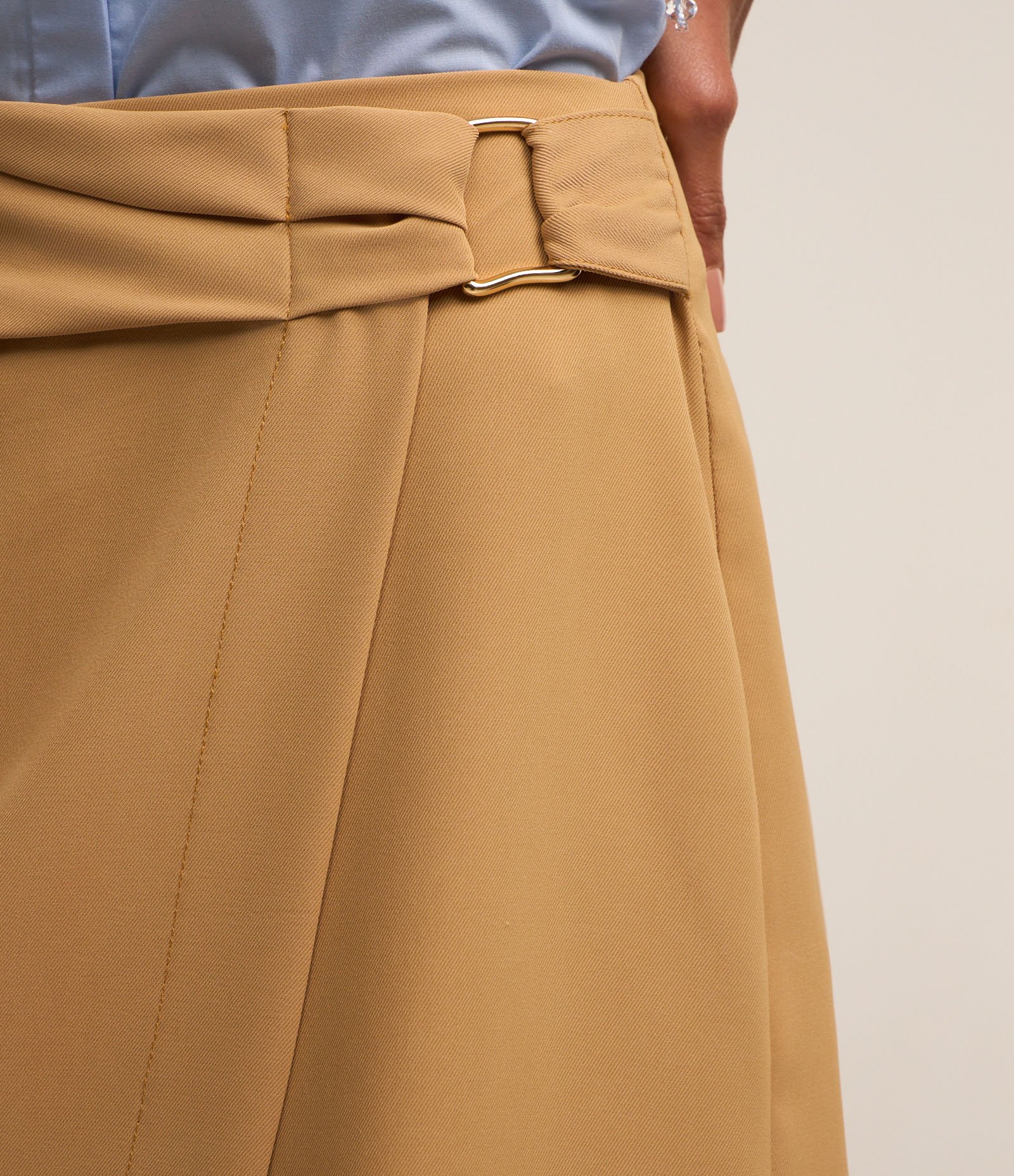 Short Saia em Alfaiataria Fivela na Lateral Bege 6