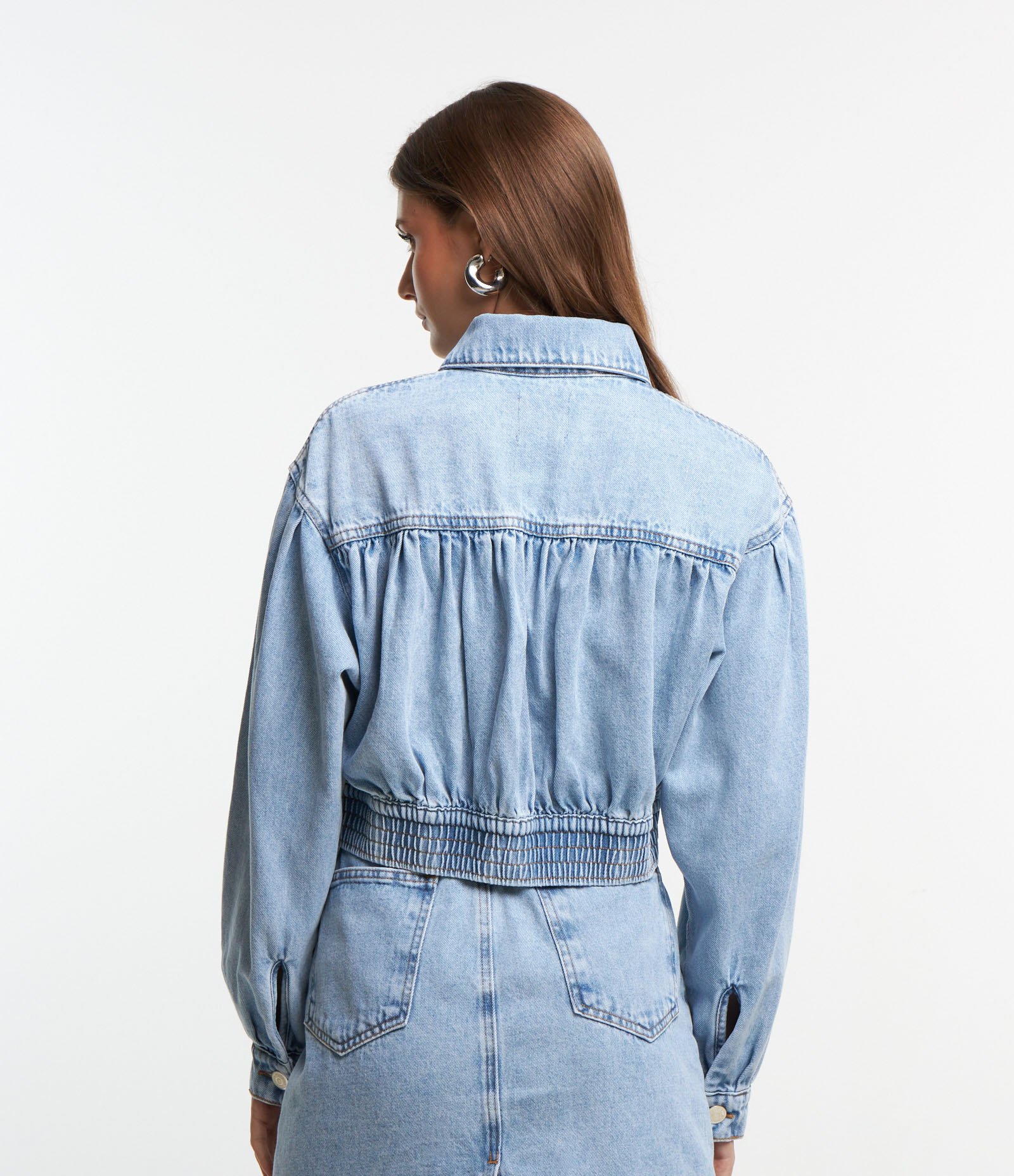 Jaqueta Cropped Jeans com Barra Ajustada e Bolso com Lapela Azul 3