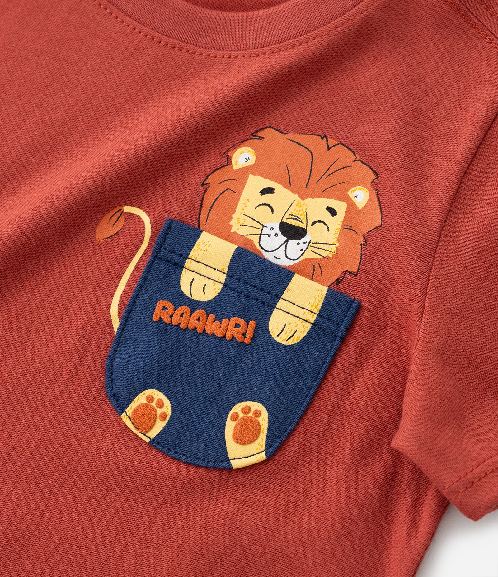 Camiseta Infantil com Estampa de Leão no Bolsinho Frontal - Tam 1 a 5 anos Terracota 4