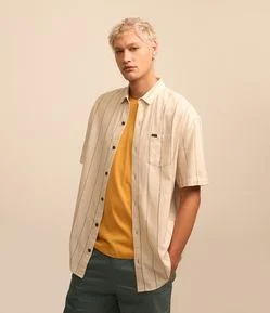 Camisa em Tricoline com Listras Verticais e Bolso