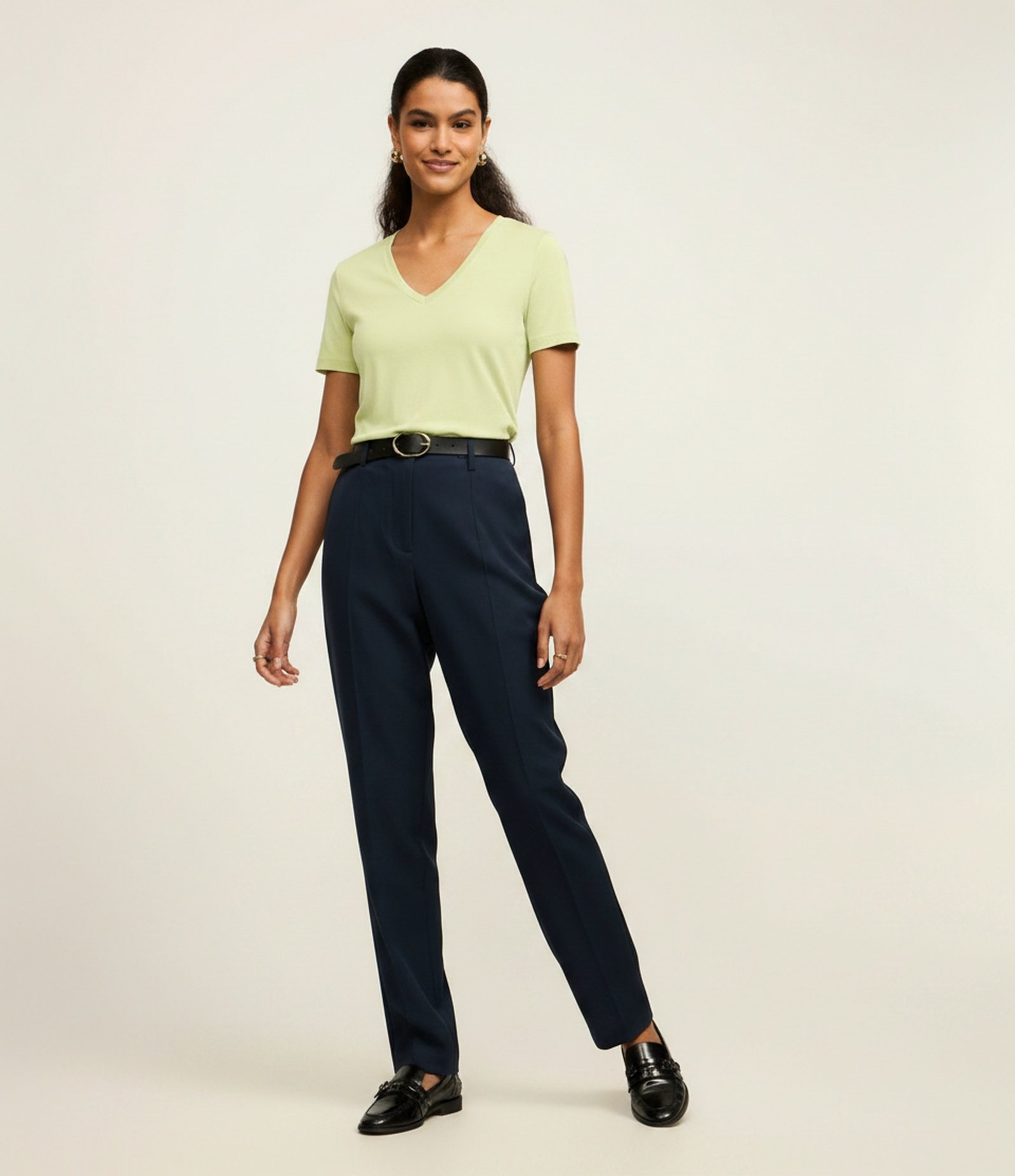 Blusa Básica em Viscose com Decote V Amarelo Claro 1