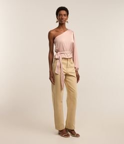 Calça Reta Cintura Alta em Jeans com Bolsos