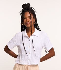 Camisa Texturizada com Gola Polo