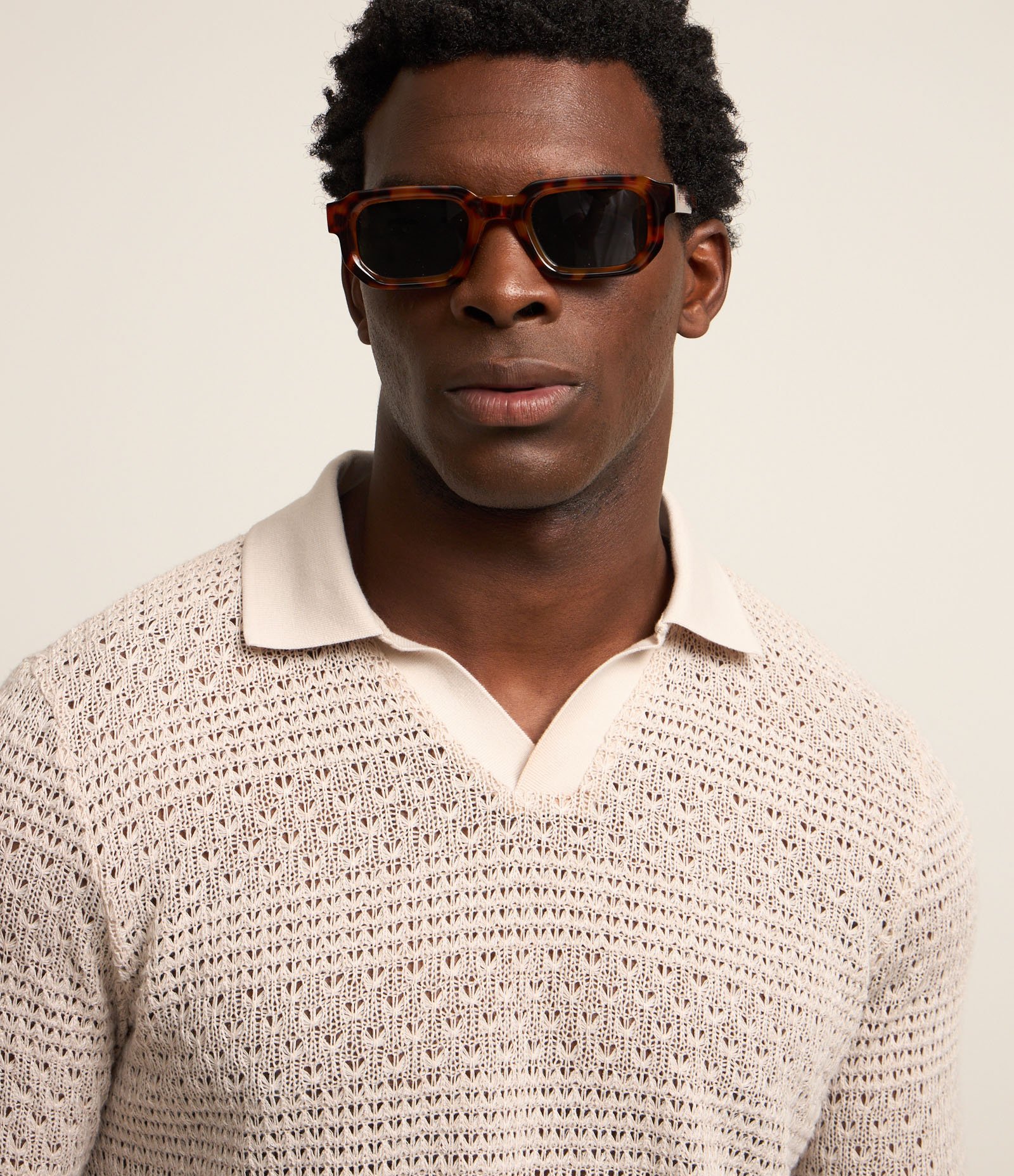 Camisa Regular em Textura e Gola Polo Bege 5