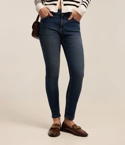 Calça Skinny Cintura Alta em Jeans com Bolsos