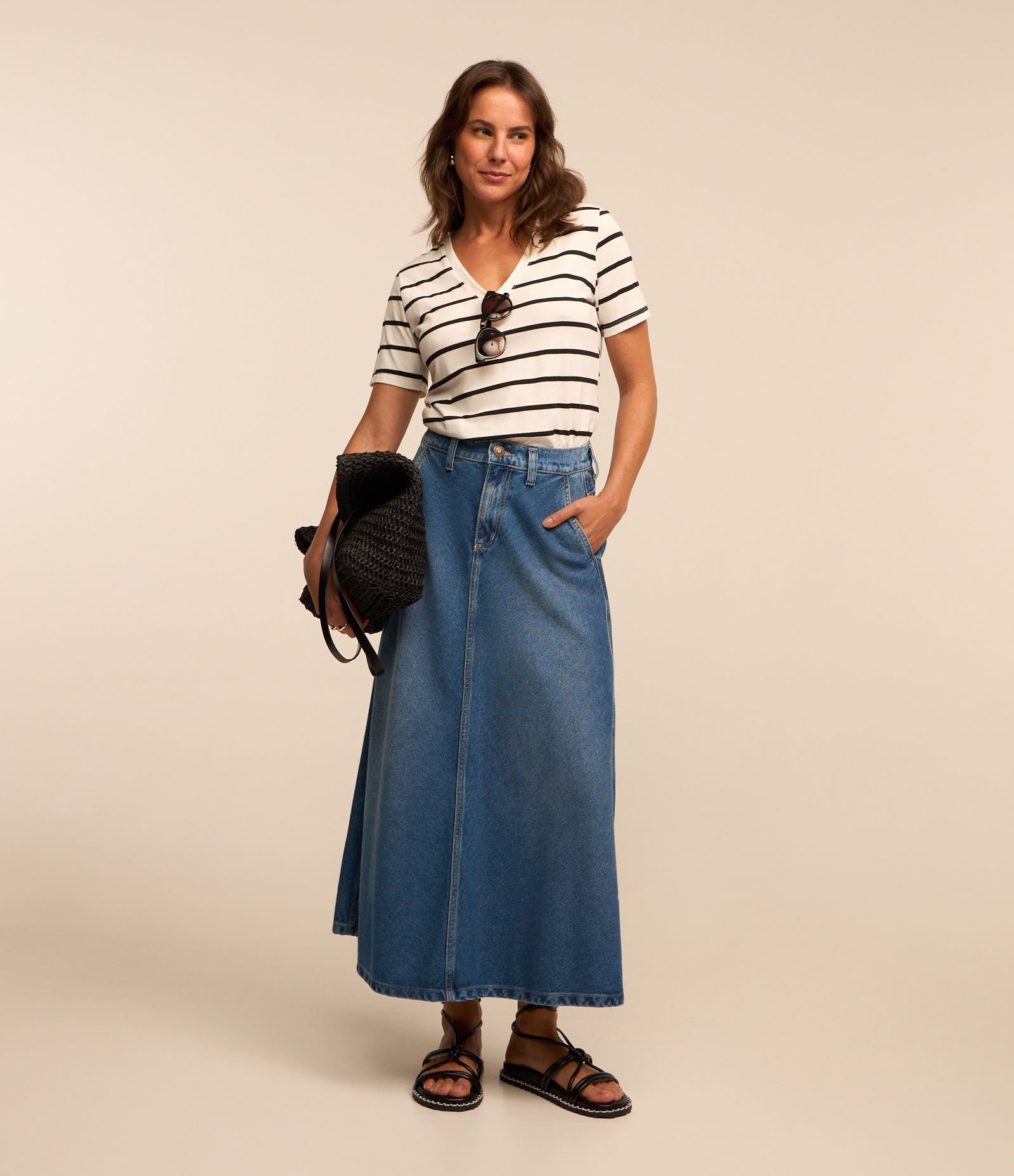 Saia Midi Evasê em Jeans com Recorte no Viés 1