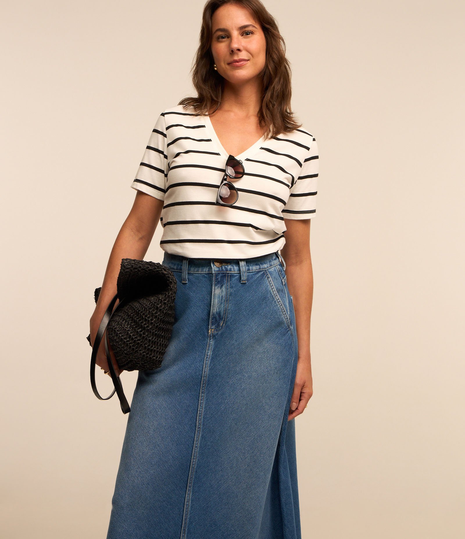 Saia Midi Evasê em Jeans com Recorte no Viés 2