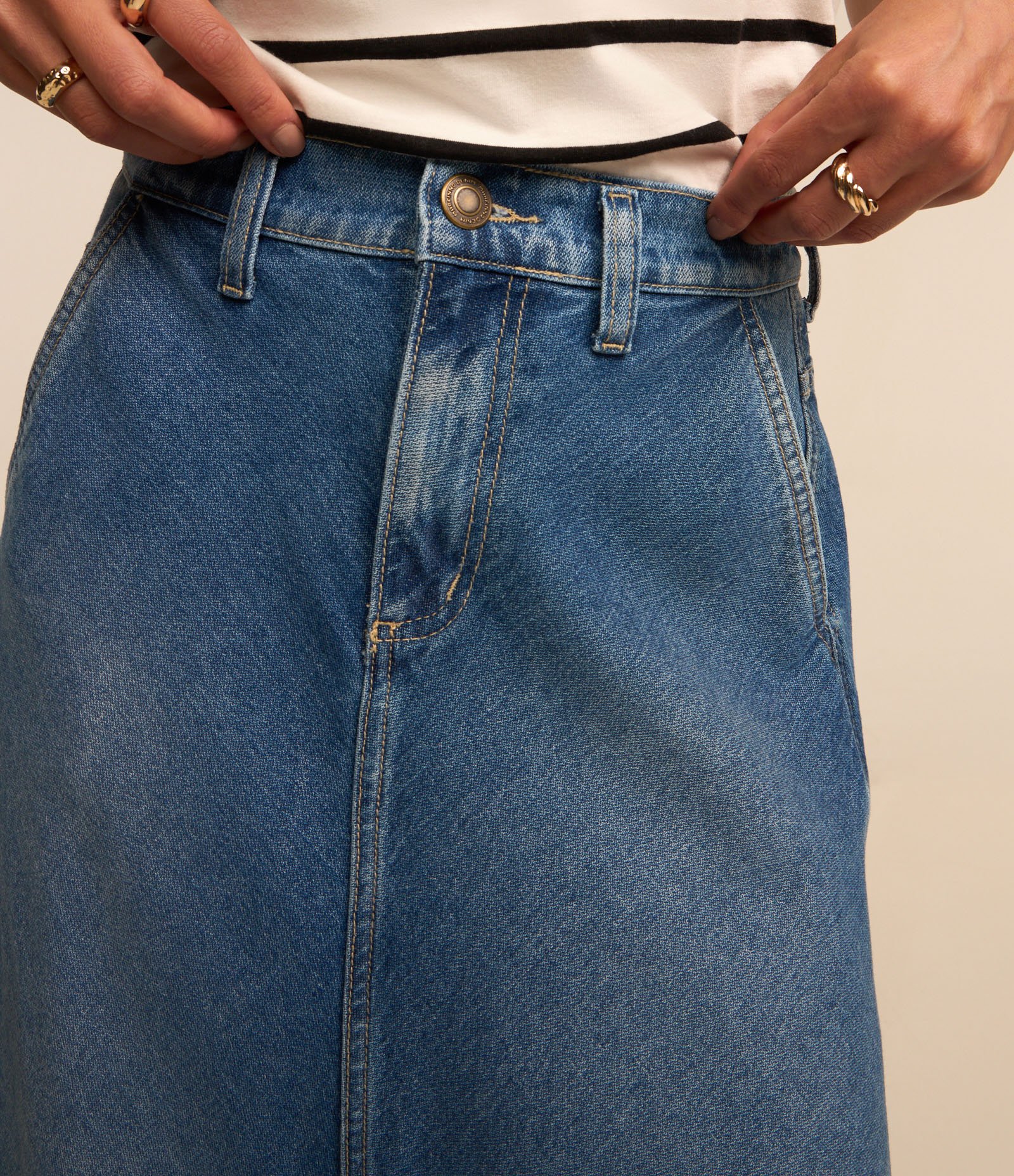 Saia Midi Evasê em Jeans com Recorte no Viés 4