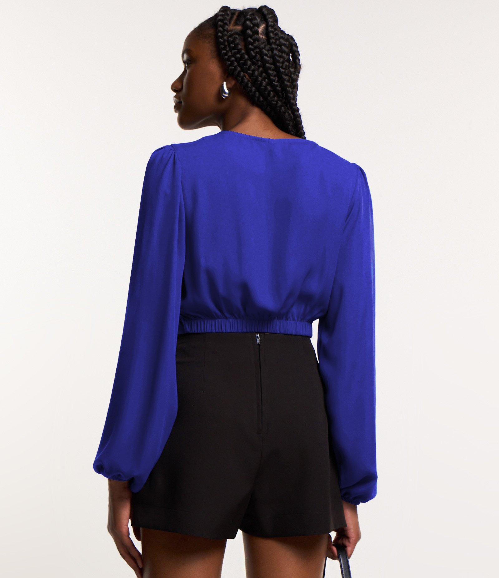Blusa Cropped em Chiffon com Decote Torcido e Mangas Bufantes Azul 3
