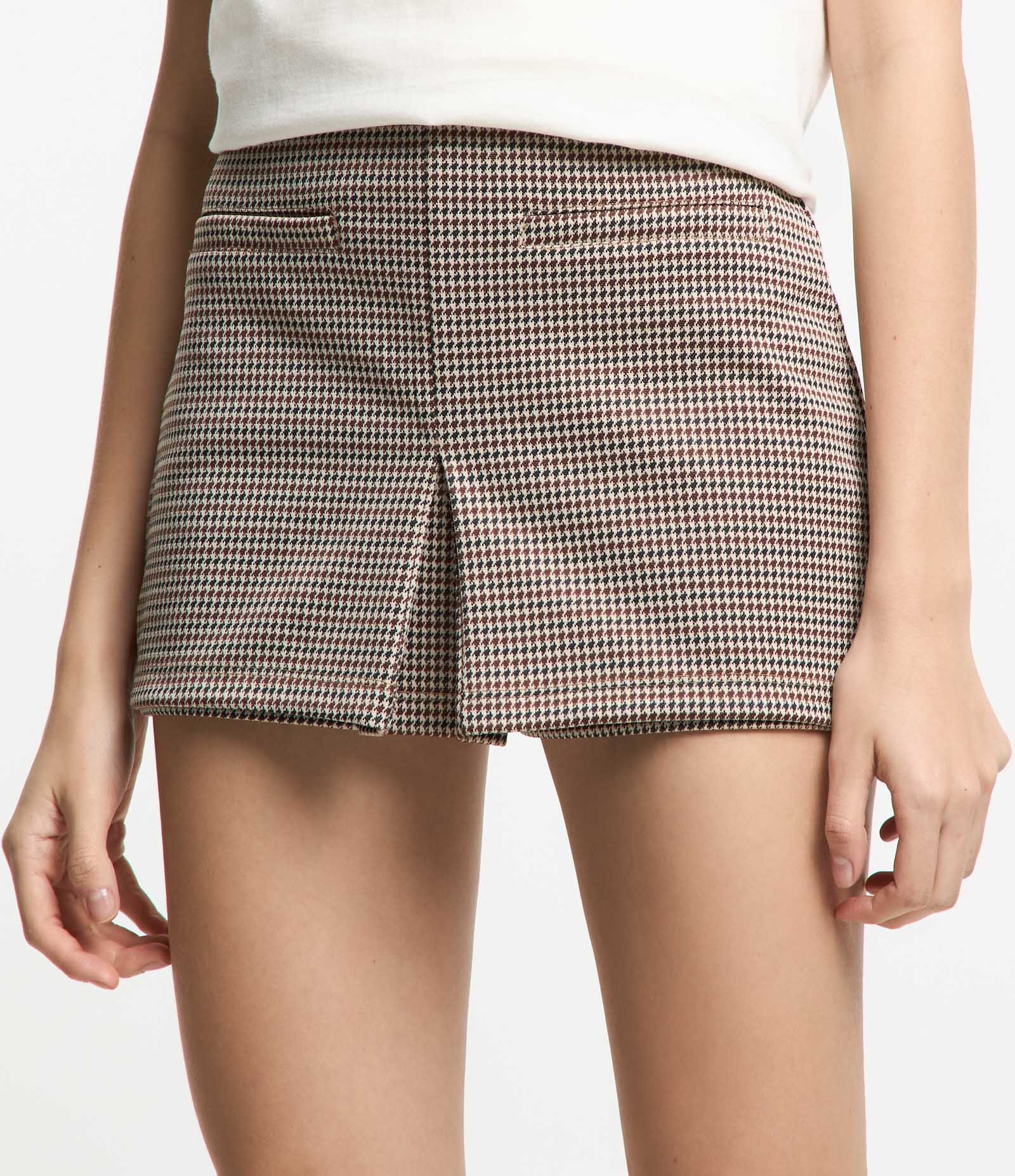 Short Saia Jacquard com Fenda e Bolso Embutidos Bege 2