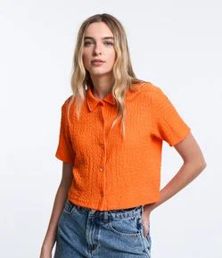 Camisa Texturizada com Gola Polo