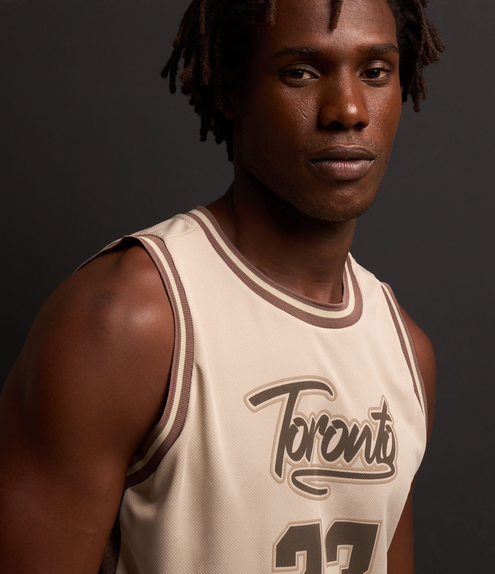 Regata Esportiva de Basquete com Estampa Toronto Bege 3