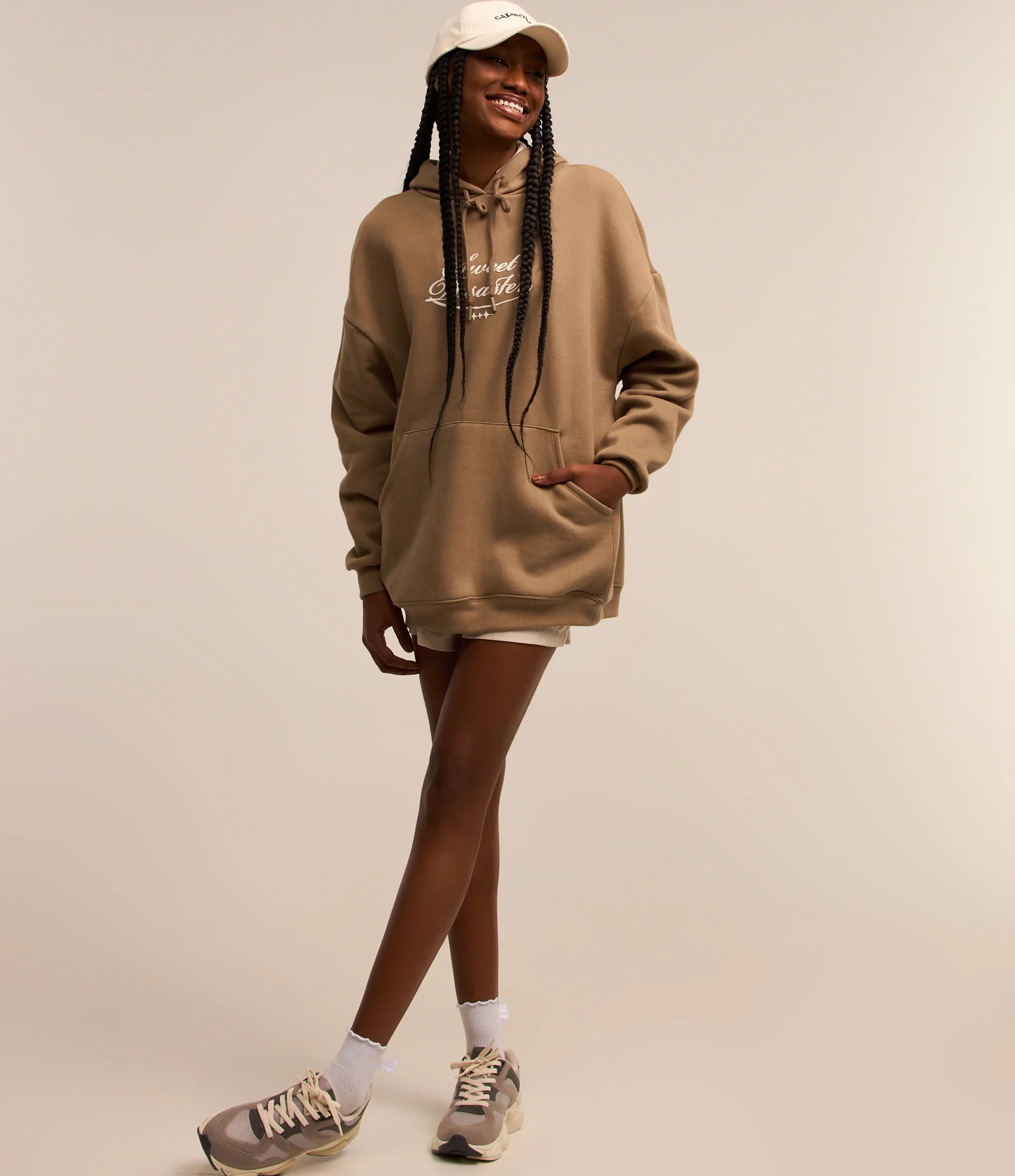 Blusão em Moletom Forro Fleece e Lettering Frente e Costas Bege Caramelo 2