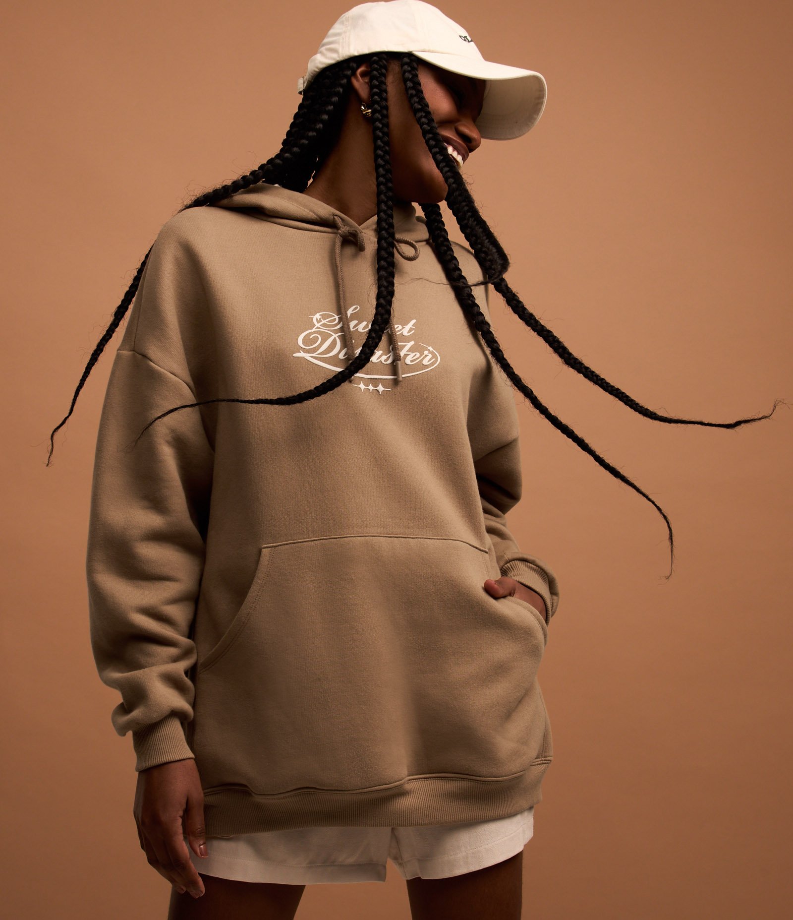 Blusão em Moletom Forro Fleece e Lettering Frente e Costas Bege Caramelo 3