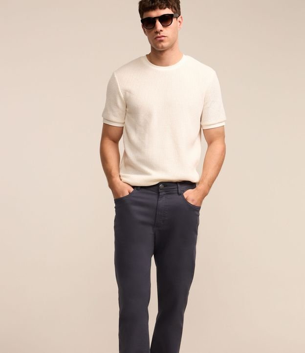 Calça em Sarja com Cós Elastano
