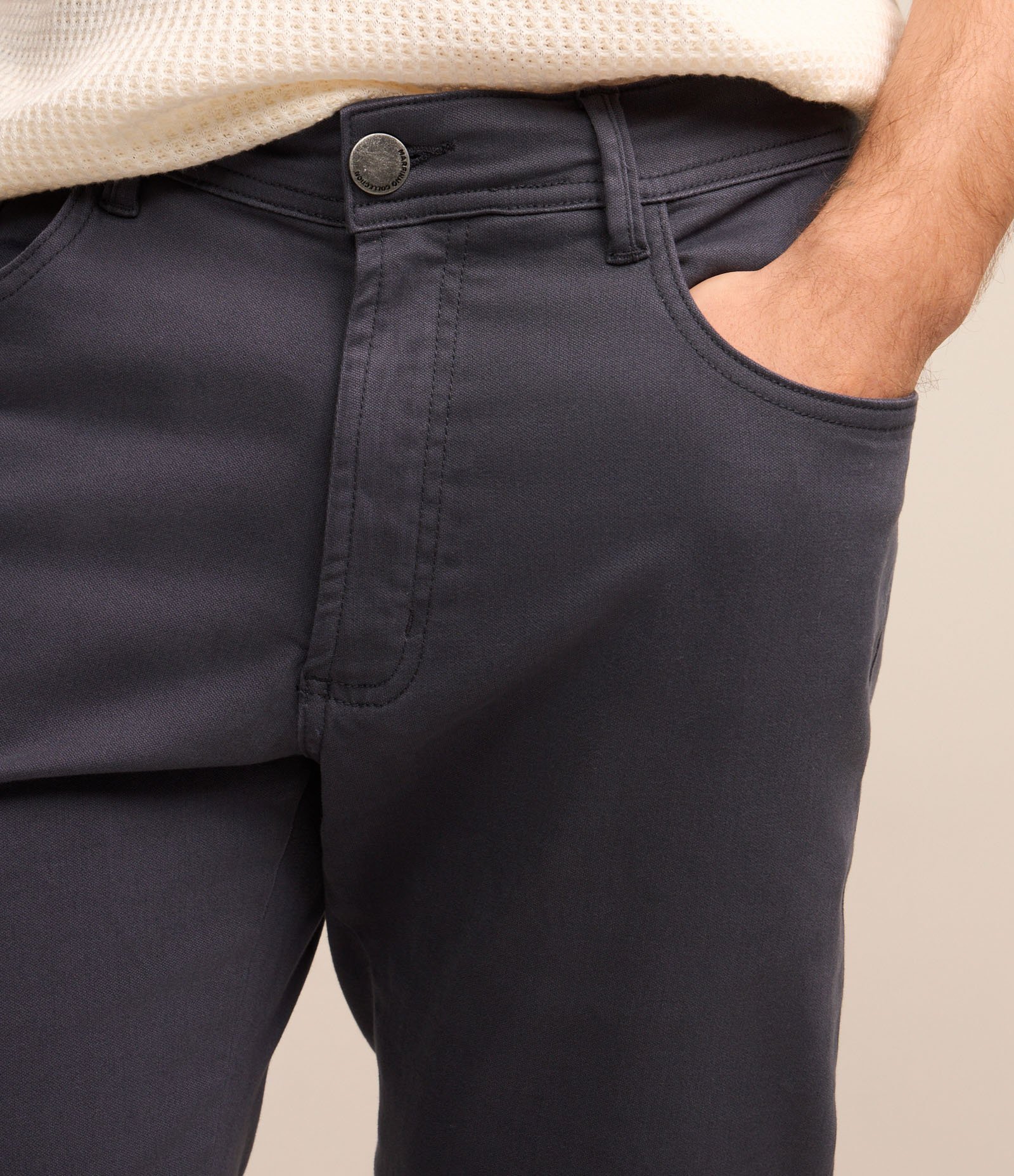Calça em Sarja com Cós Elastano Preto 4