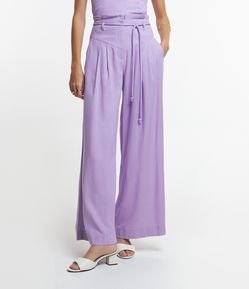 Calça Pantalona em Viscose com Pregas e Amarração na Cintura