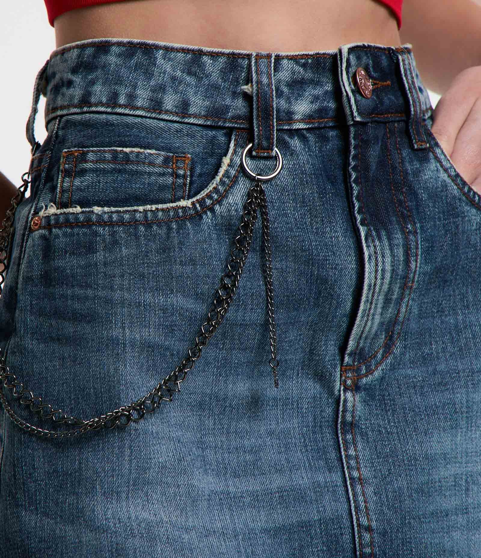 Saia Curta Cintura Baixa em Jeans com Correntinha Azul 4