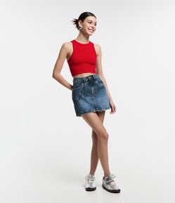 Saia Curta Cintura Baixa em Jeans com Correntinha