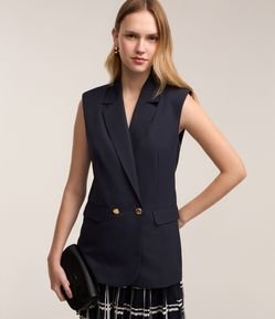 Colete em Alfaiataria com Botões e Bolsos