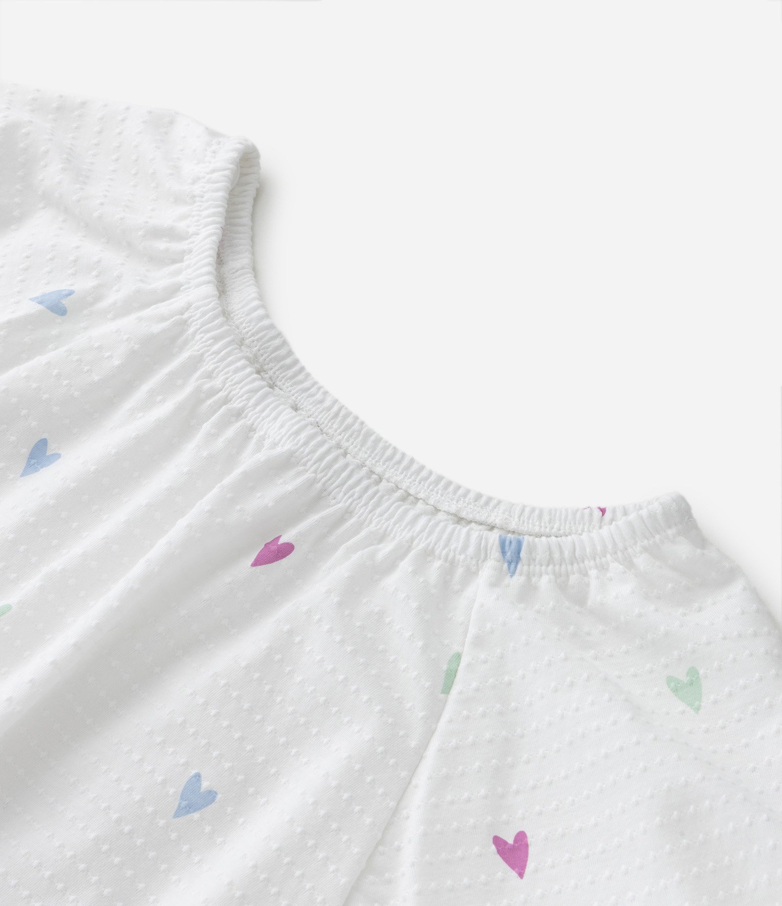 Blusa Cropped Infantil Texturizada com Manga Balonê e Estampa de Corações - Tem 5 a 14 anos Branco 4