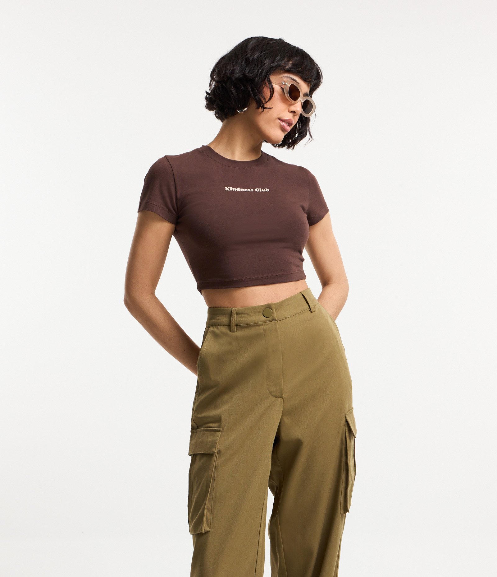 Blusa Cropped Manga Curta em Ribana com Lettering Marrom 1