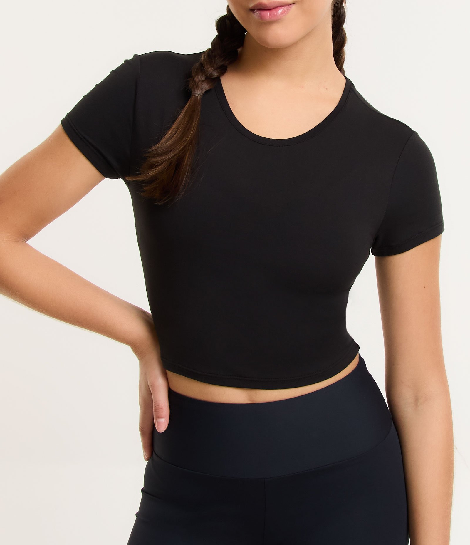 Camiseta Cropped Esportiva com Diferencial Toque Suave Preto 4