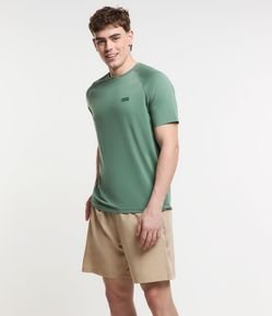 Camiseta Regular Esportiva com Tecnologia Dry e Detalhes Laser Cut