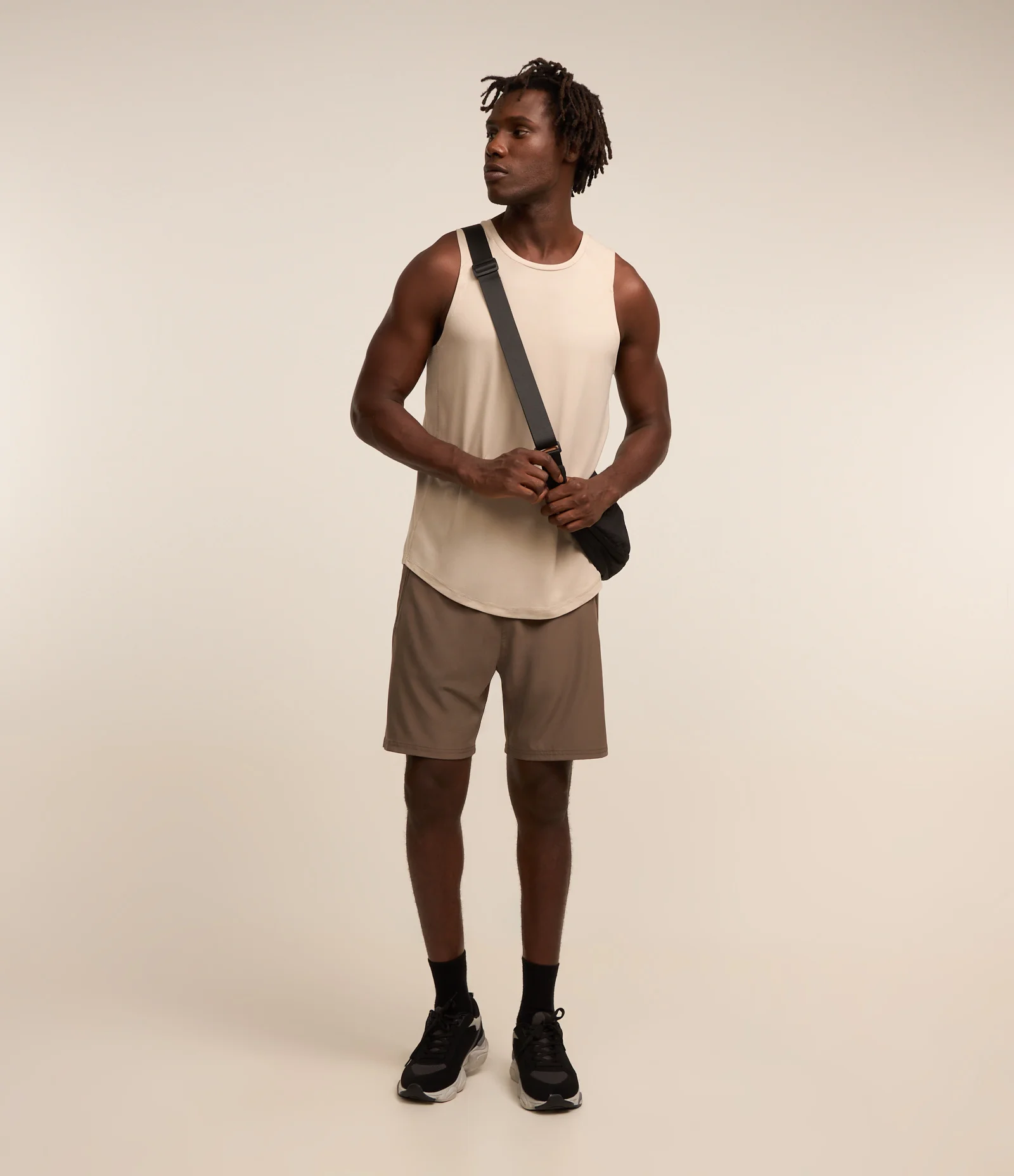 Regata Regular Esportiva com Etiqueta na Barra e Detalhe Contrastante Bege 2