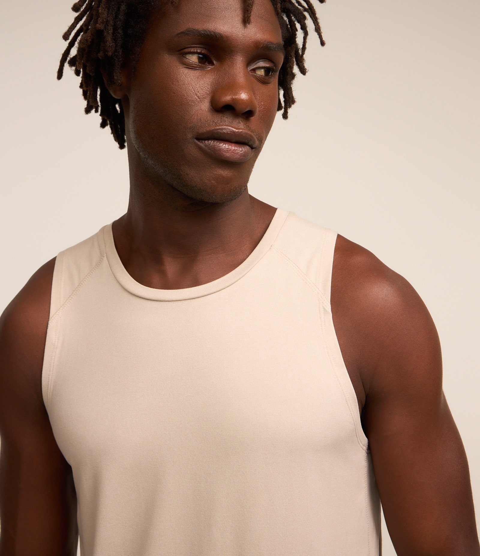 Regata Regular Esportiva com Etiqueta na Barra e Detalhe Contrastante Bege 5