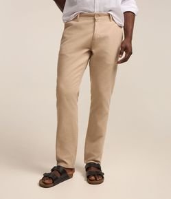 Calça em Sarja com Bolsos Faca e Abotoamento no Cós