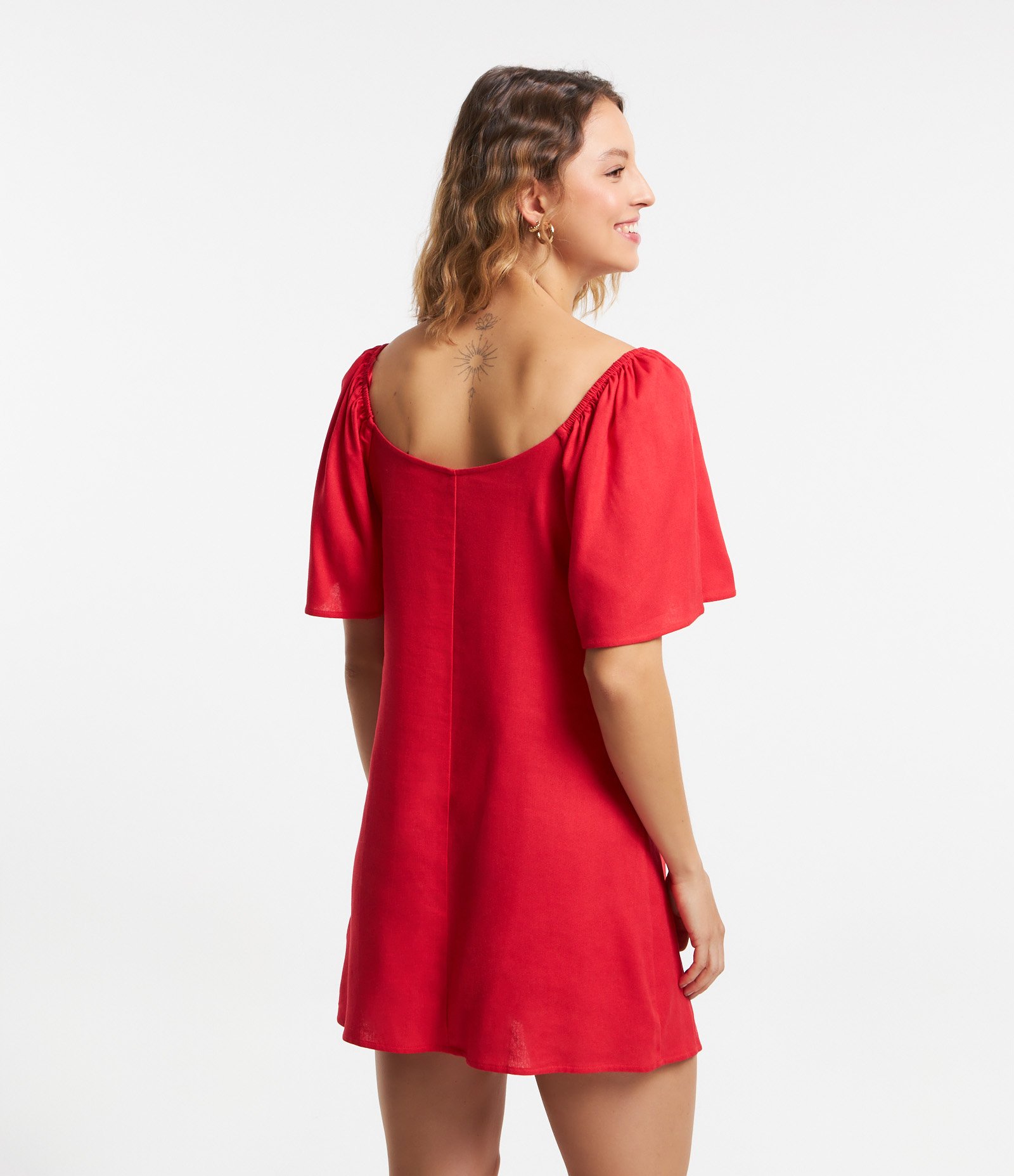 Vestido Curto em Linho com Manga Curta Godê Vermelho 3