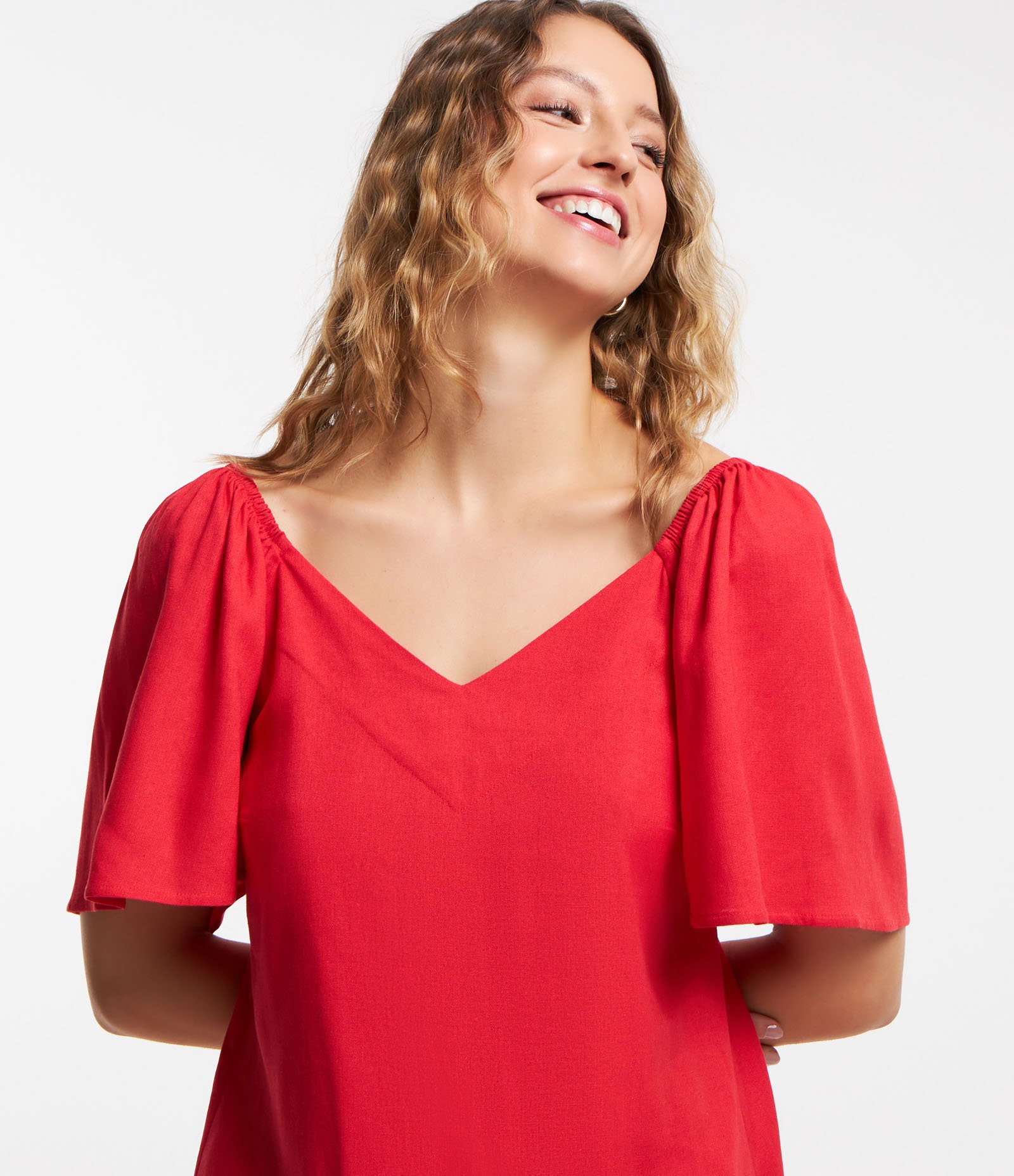 Vestido Curto em Linho com Manga Curta Godê Vermelho 4