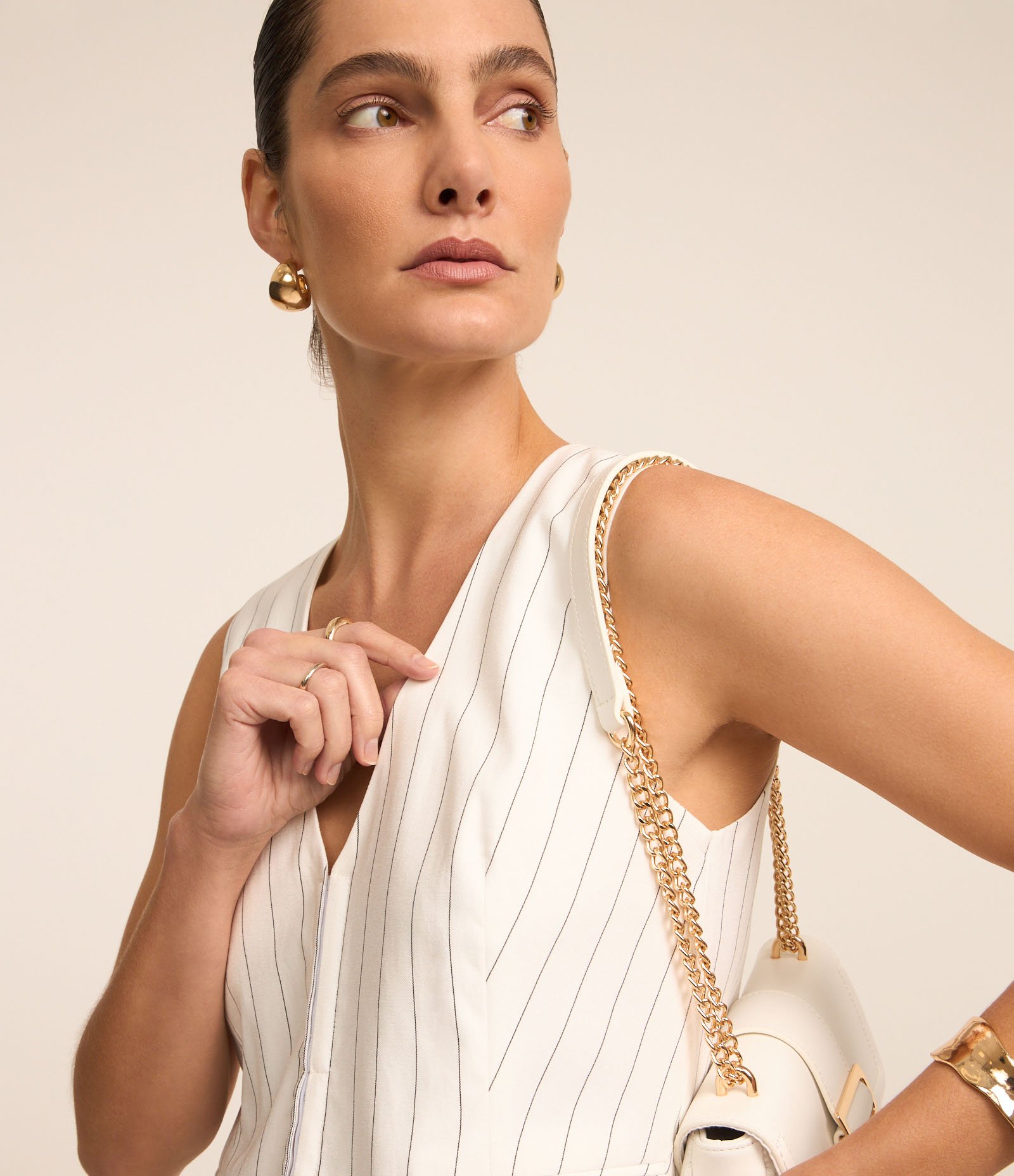 Colete Alfaiatado em Viscose Listrada com Riscas de Giz Branco 4