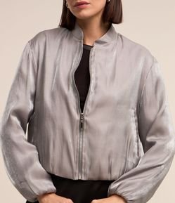 Jaqueta Bomber em Tecido Acetinado com Zíper Frontal