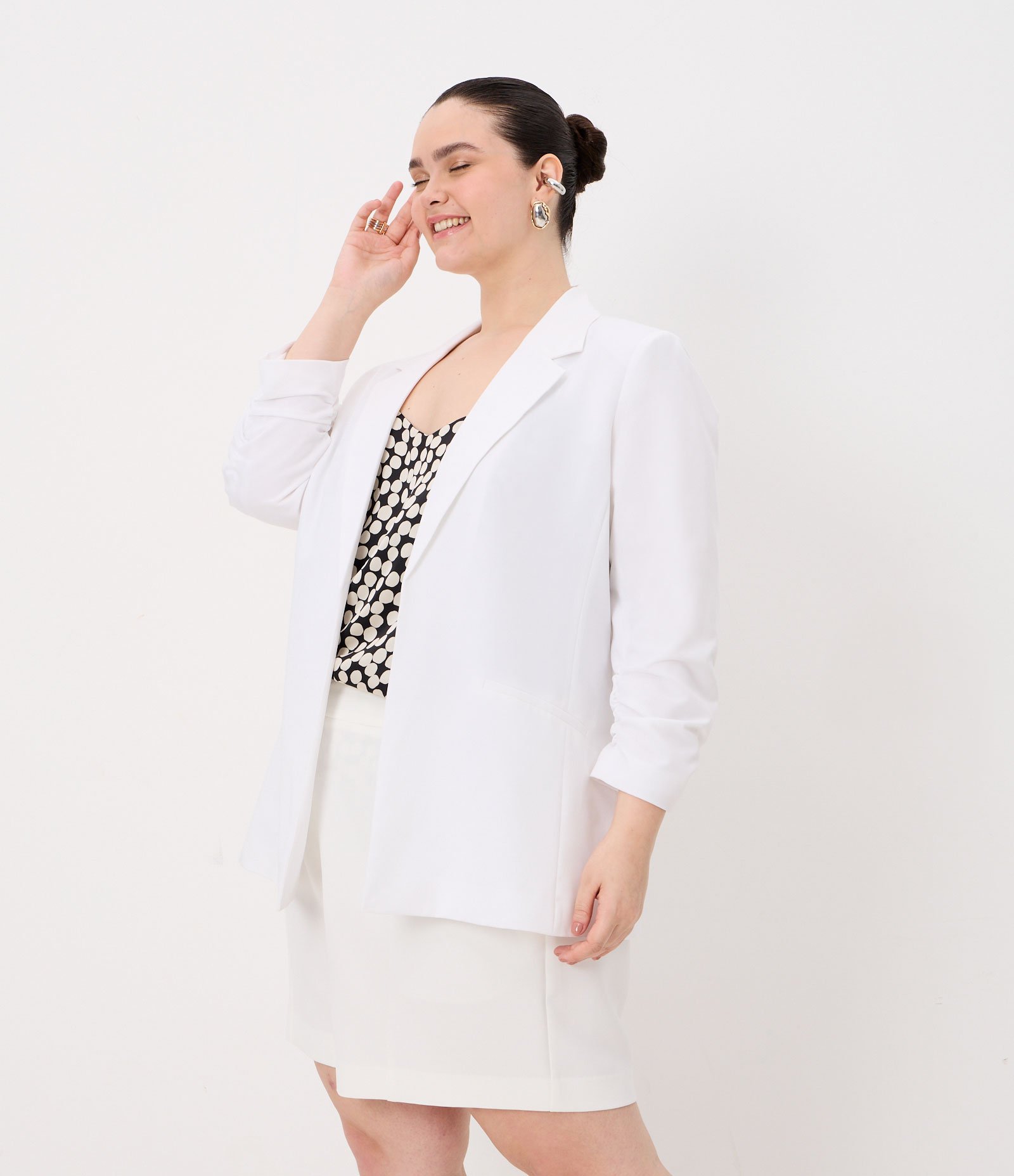 Blazer Alongado em Crepe Manga Puxadinha Curve & Plus Size Branco 5