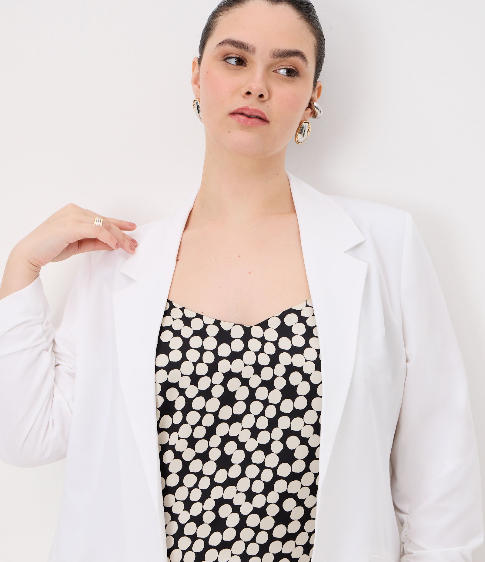 Blazer Alongado em Crepe Manga Puxadinha Curve & Plus Size Branco 6