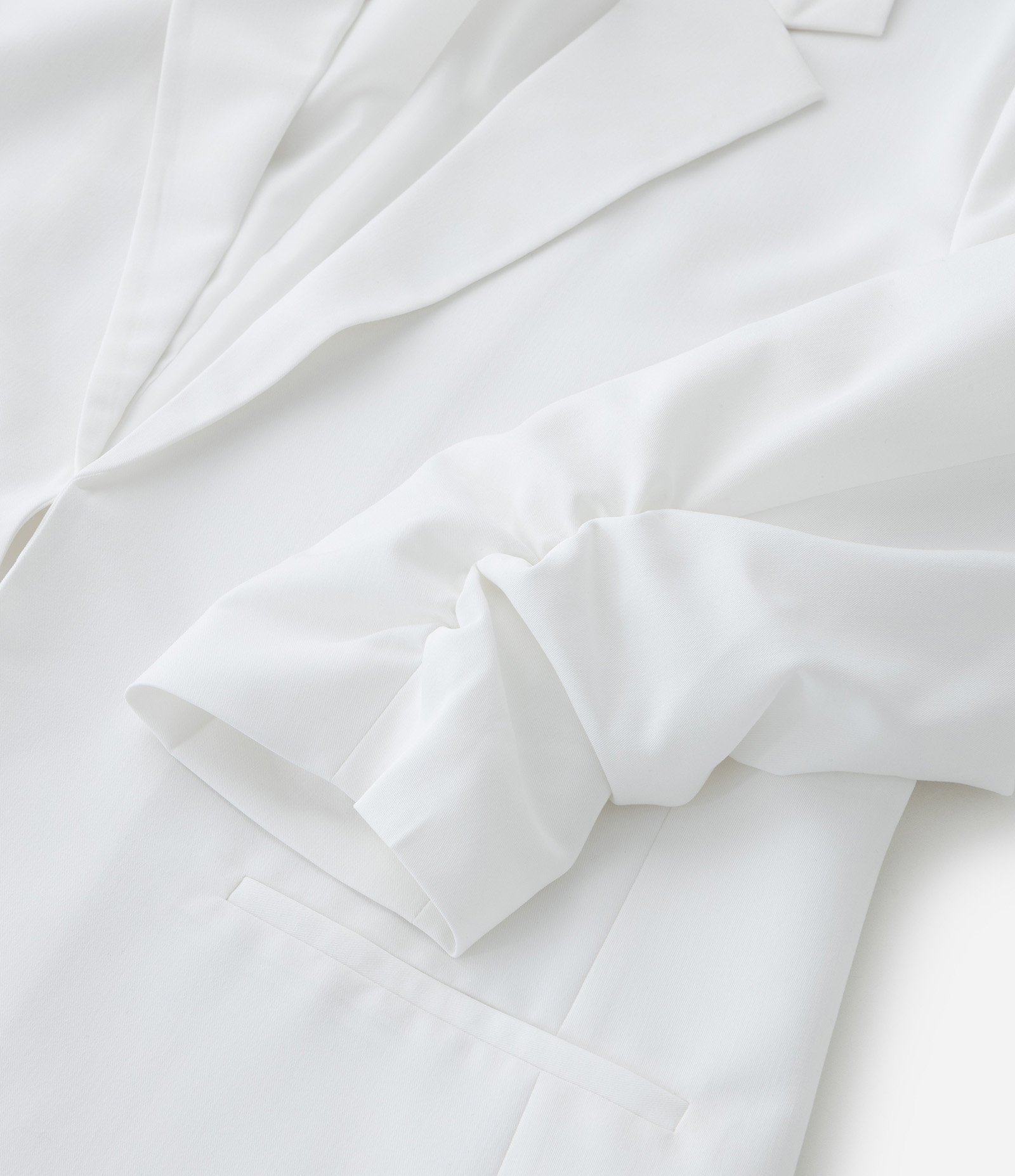 Blazer Alongado em Crepe Manga Puxadinha Curve & Plus Size Branco 8