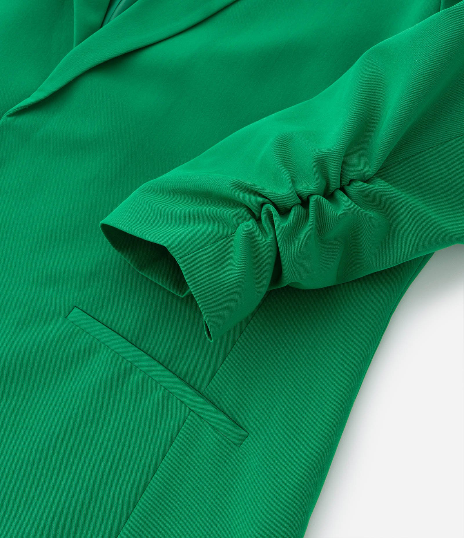 Blazer Alongado em Crepe Manga Puxadinha Curve & Plus Size Verde 9