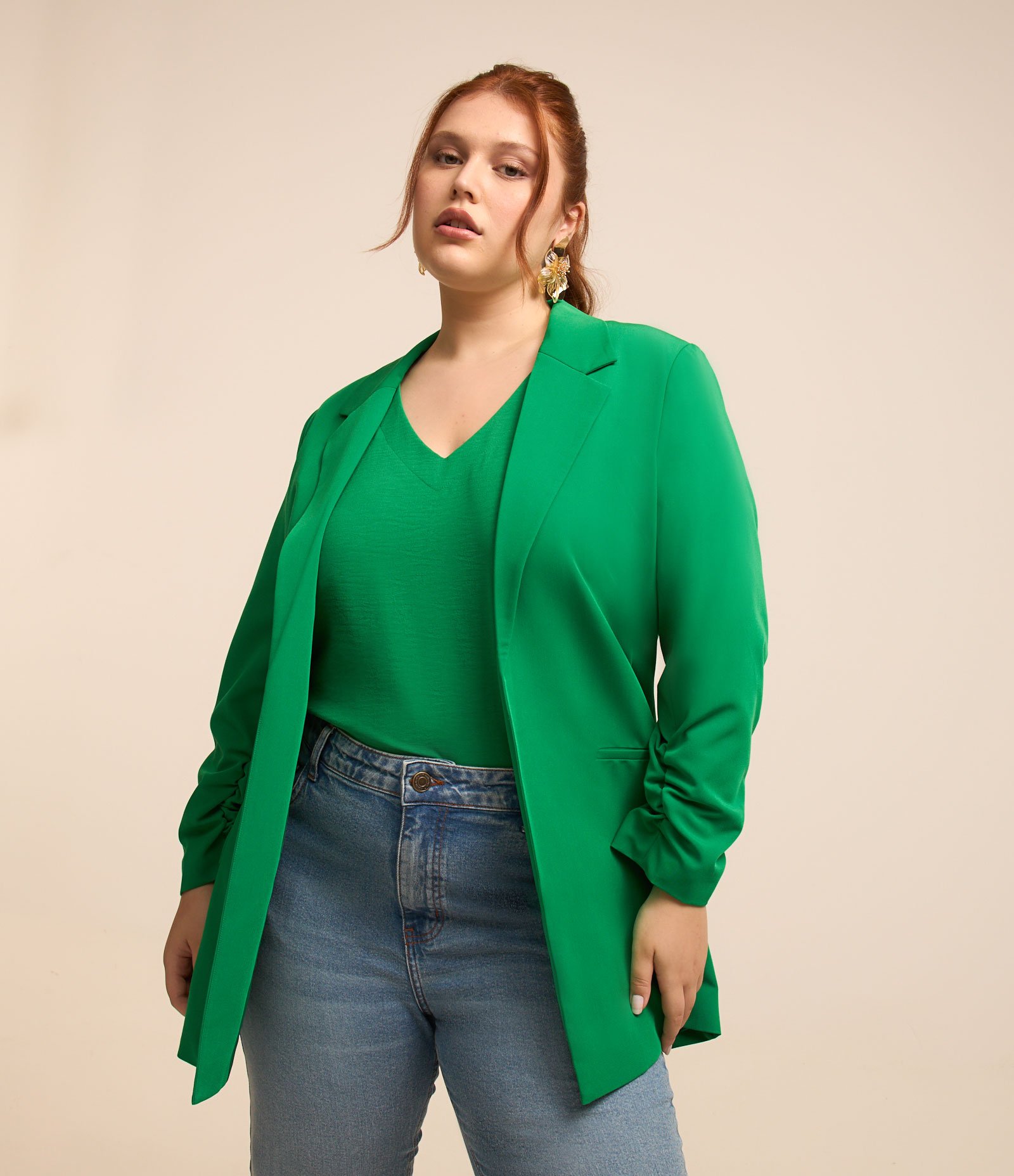 Blazer Alongado em Crepe Manga Puxadinha Curve & Plus Size Verde 1