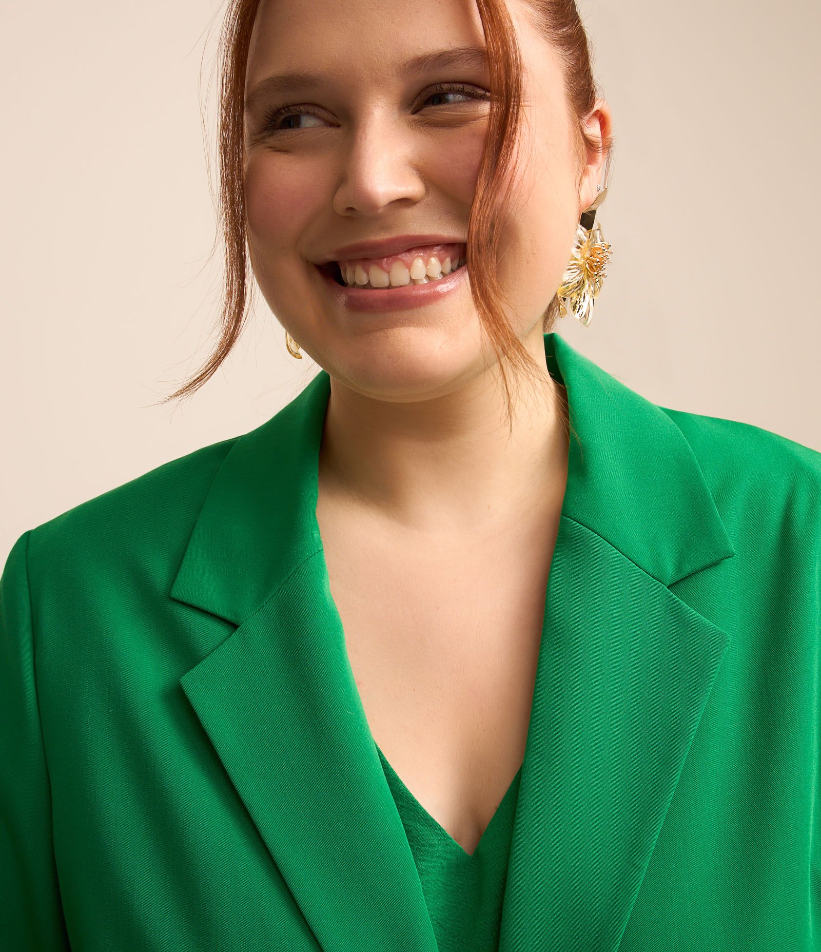 Blazer Alongado em Crepe Manga Puxadinha Curve & Plus Size Verde 5