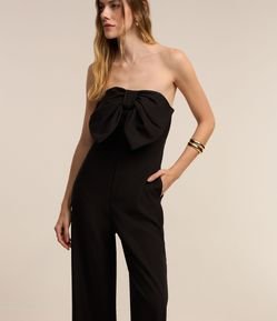 Macacão Tomara que Caia em Crepe com Laço Frontal e Zíper nas Costas