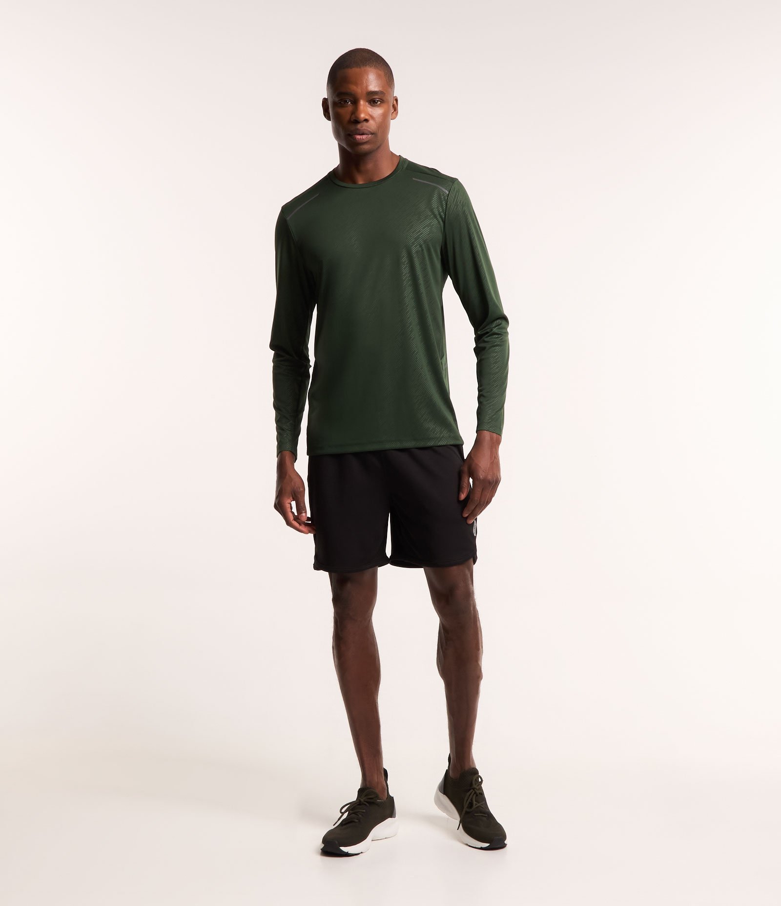 Camiseta Esportiva com Estampa Riscada com Proteção UV Verde 2