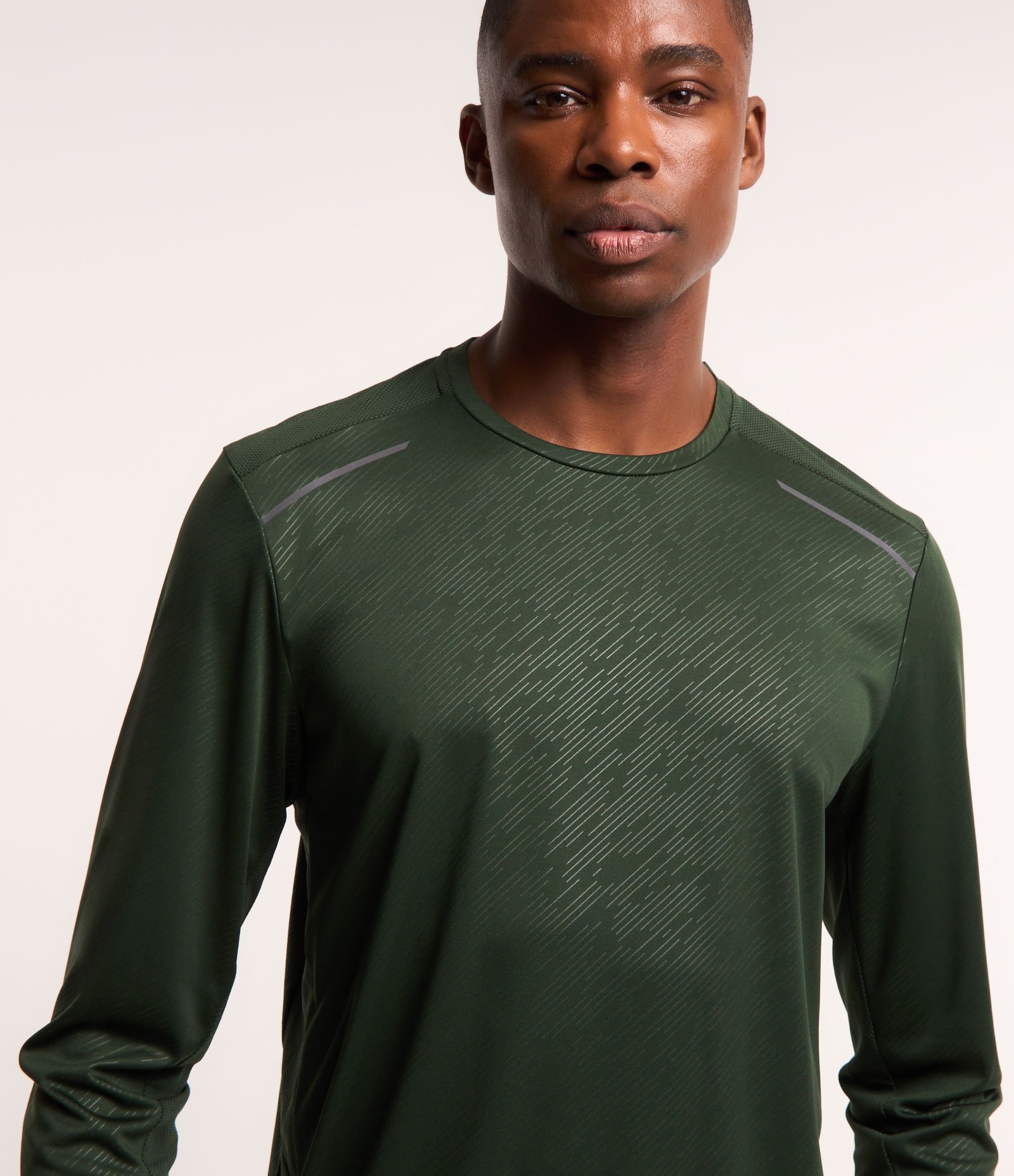 Camiseta Esportiva com Estampa Riscada com Proteção UV Verde 4