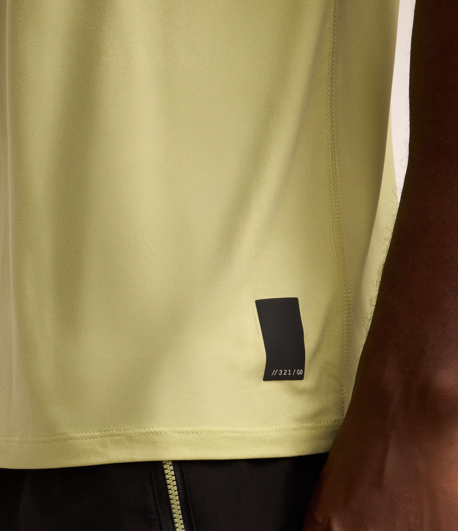 Camiseta Regular Esportiva em Tecnologia Dry com Etiqueta na Barra 4