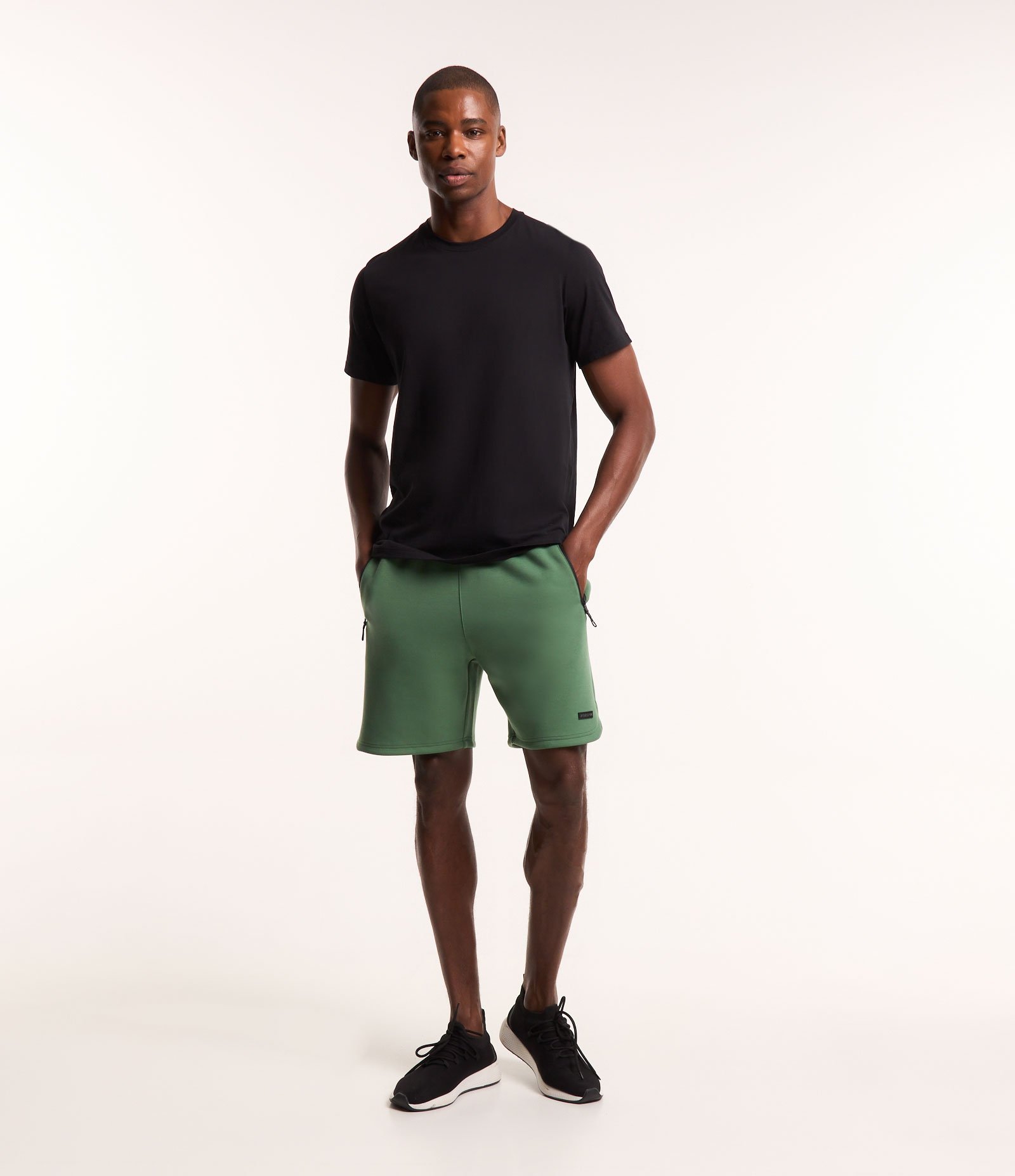 Bermuda Esportiva em Moletom Tecnológico com Cós Elástico e Zíper no Bolso 1